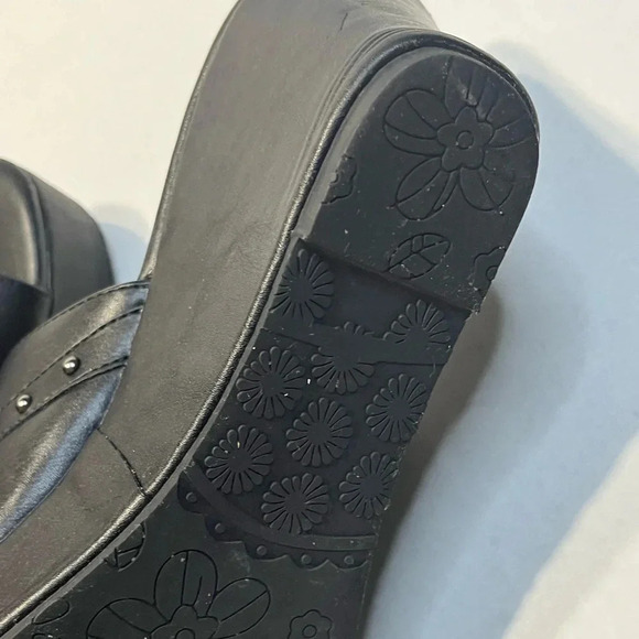 Milwaukee Performance Women Black Leather causal wedge open toe sandals. Size 9. - Picture 10 of 16